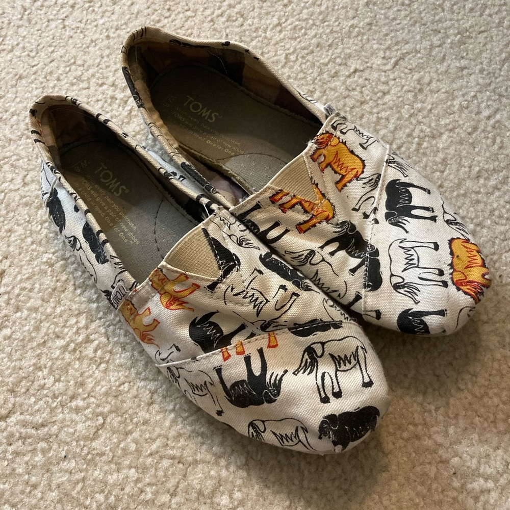 Elephant Print Toms Size 8